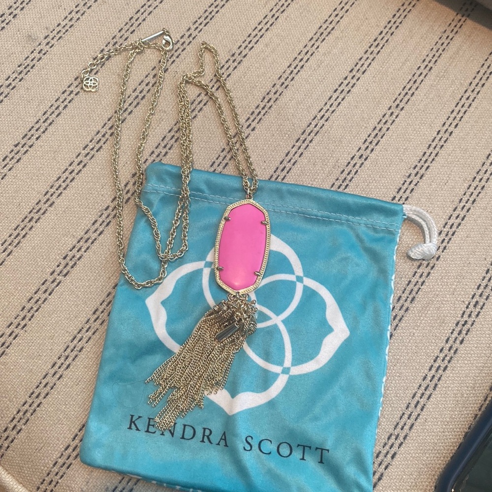 Kendra Scott necklace